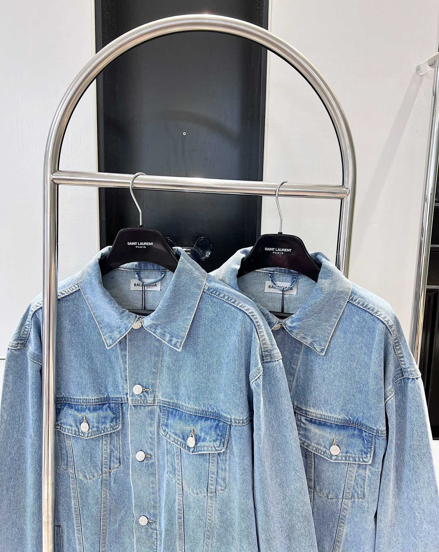 E8082AC4-4C5C-4F7A-BA4D-EF53235DF98B