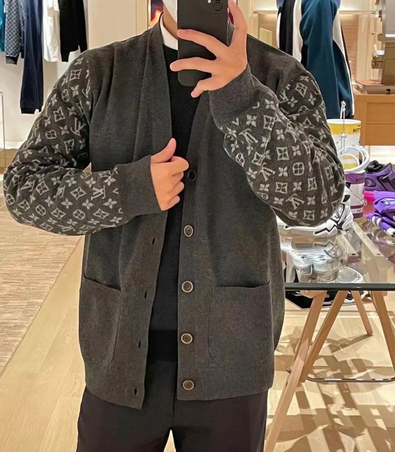 762356E2-7CE8-4AC1-BD32-C061D8E81341