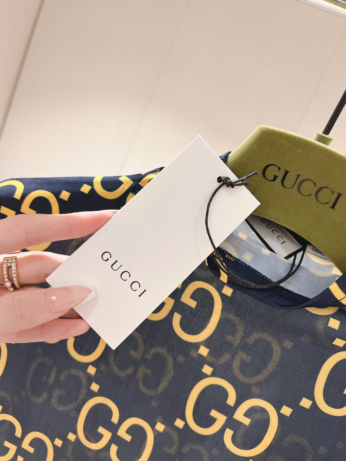 A94F7E54-CDFA-4F37-81D2-18BDF0BF04DB