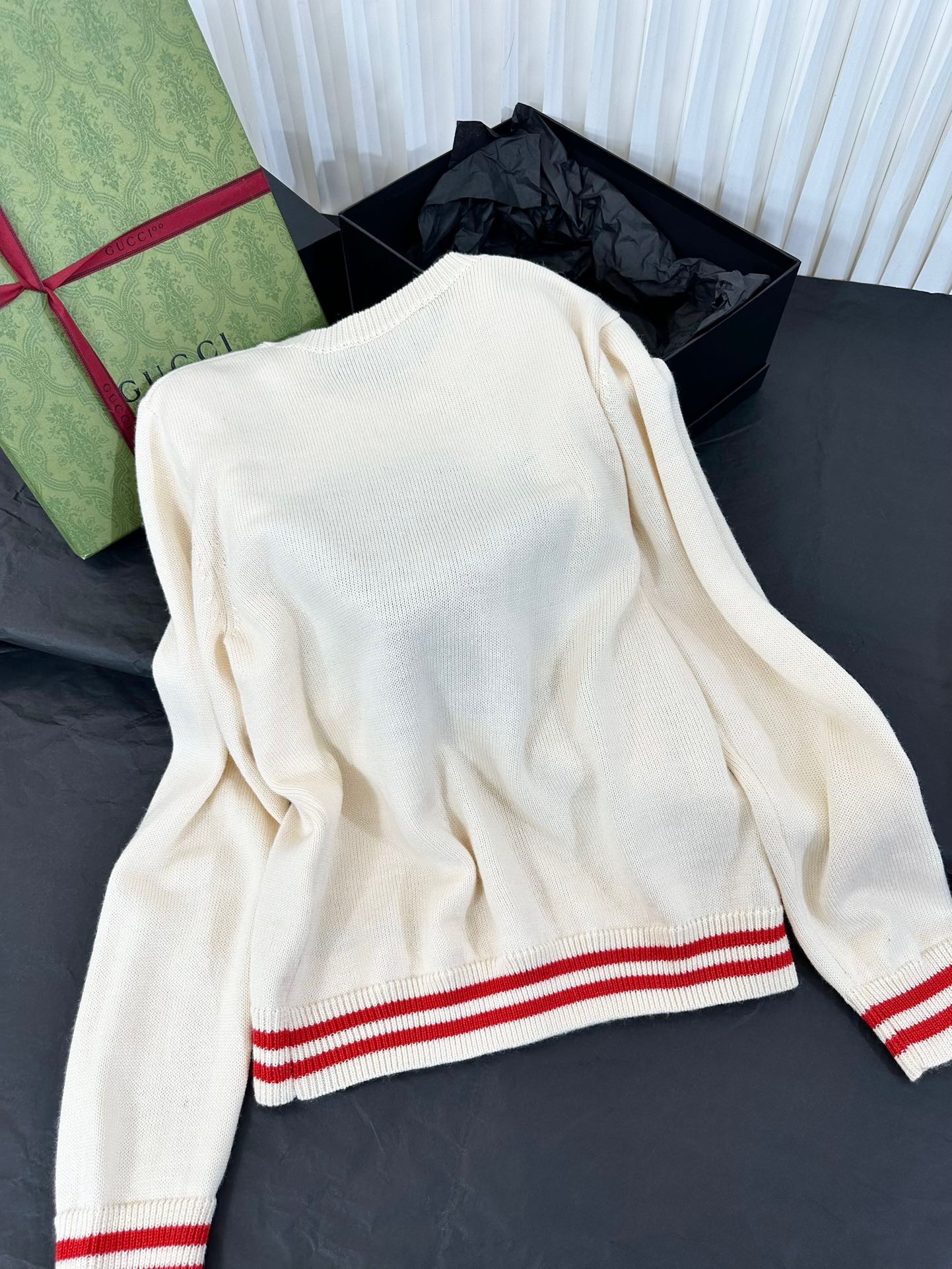 268A0852-39E2-4542-941D-01F90E187DED