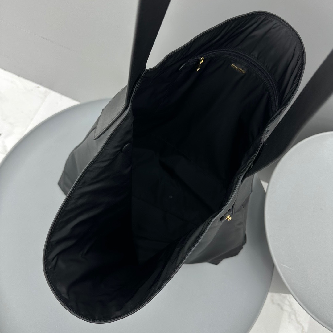 F0AF81A7-AD54-46F1-BD51-C1D2B8AB9A9F