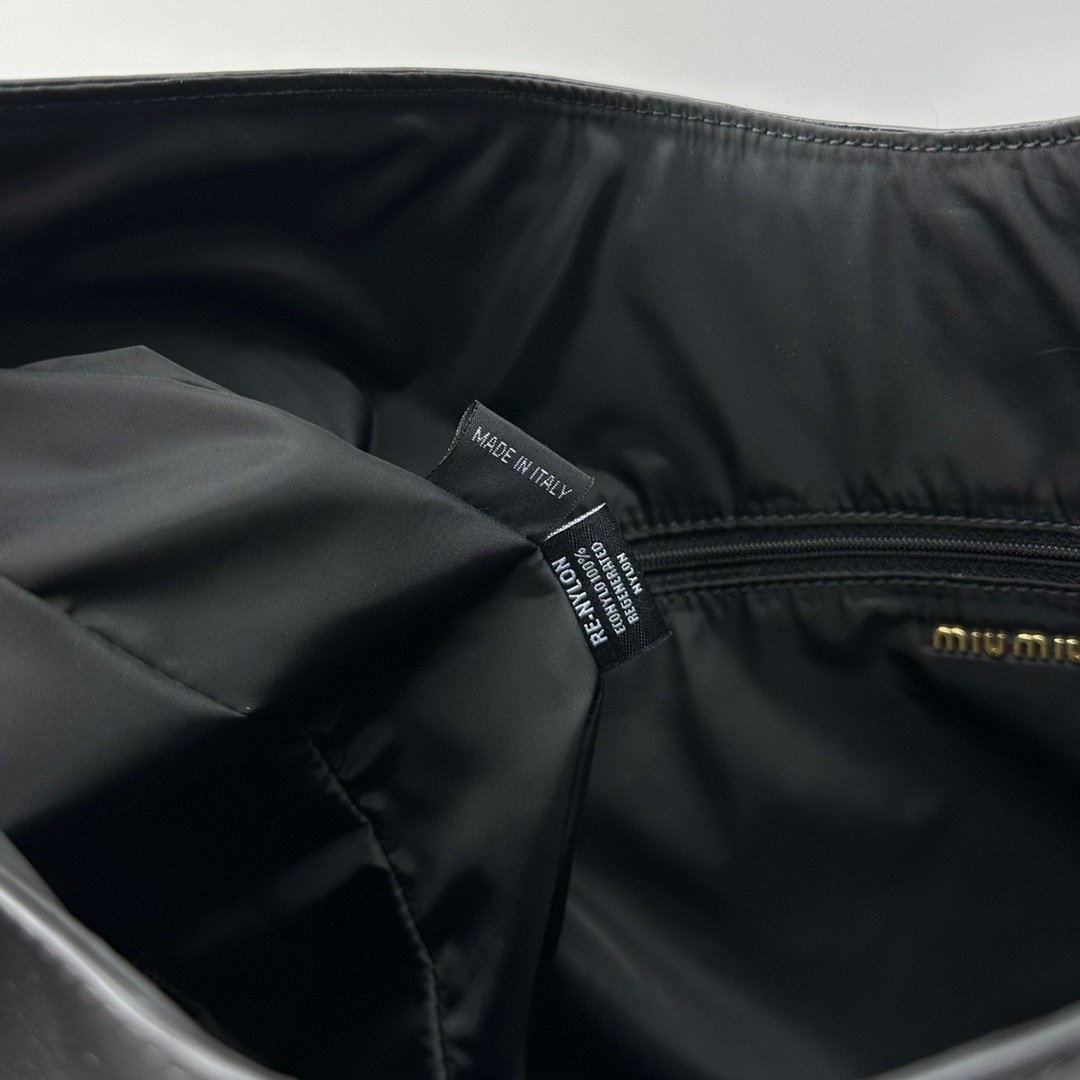 B7E00697-C617-4685-8FF1-61A32479779A