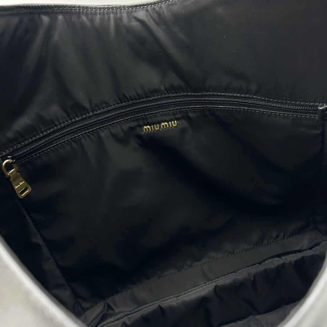 8A1E513F-80B2-4C63-BFFF-3BF1FA4E3B83