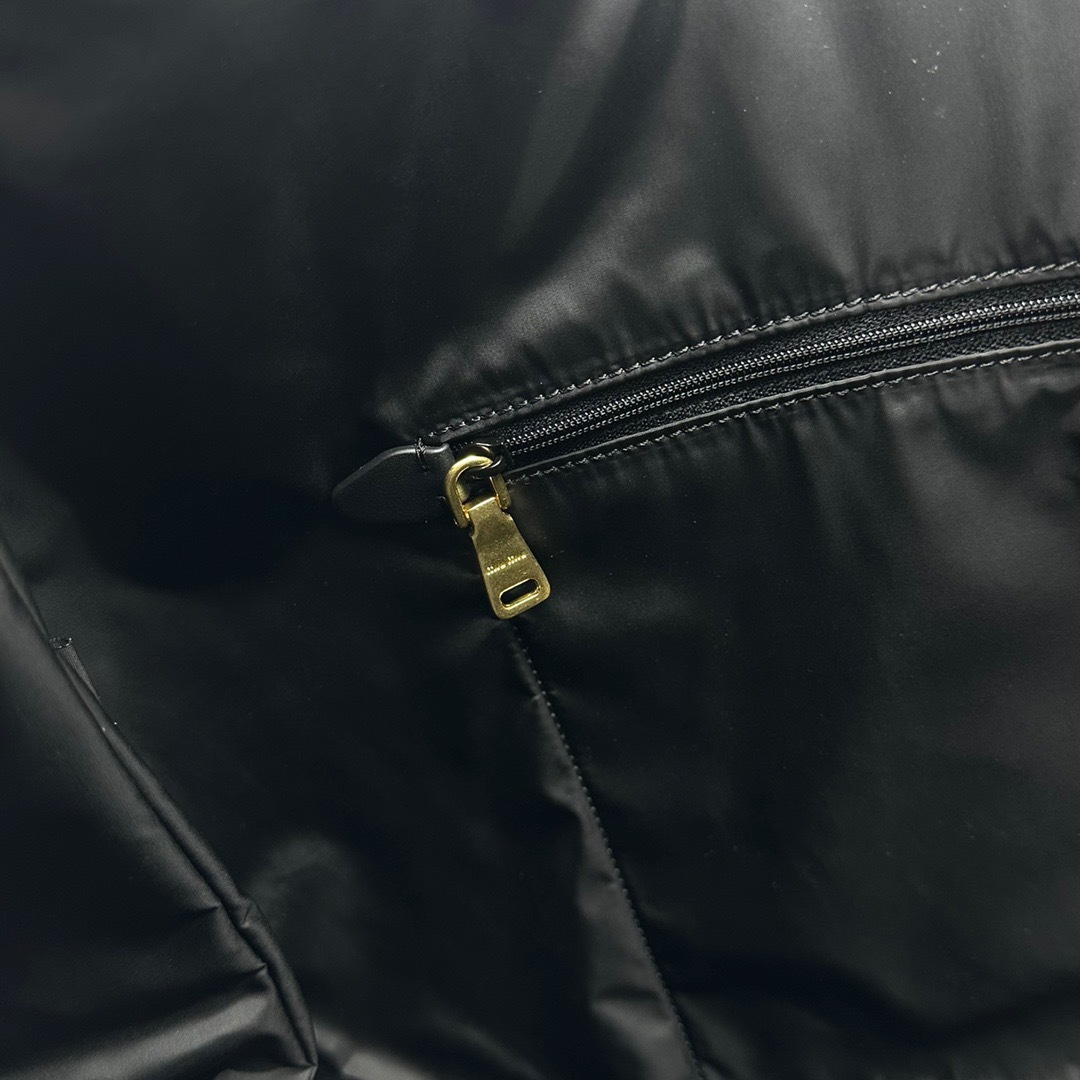 1ADB483D-20C5-4B0C-BD13-8EF52A055421