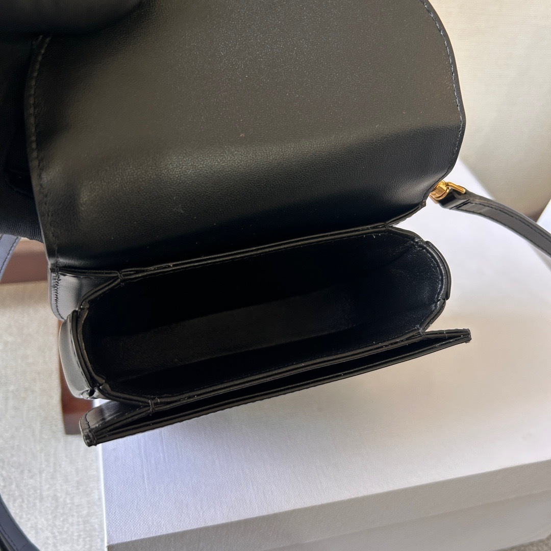 1CA26E8B-E65D-4957-9FA4-0B394BD6FD5B