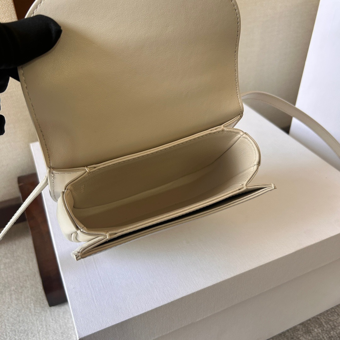 E8CFD221-AC4E-48DC-9AE7-98F90728131A