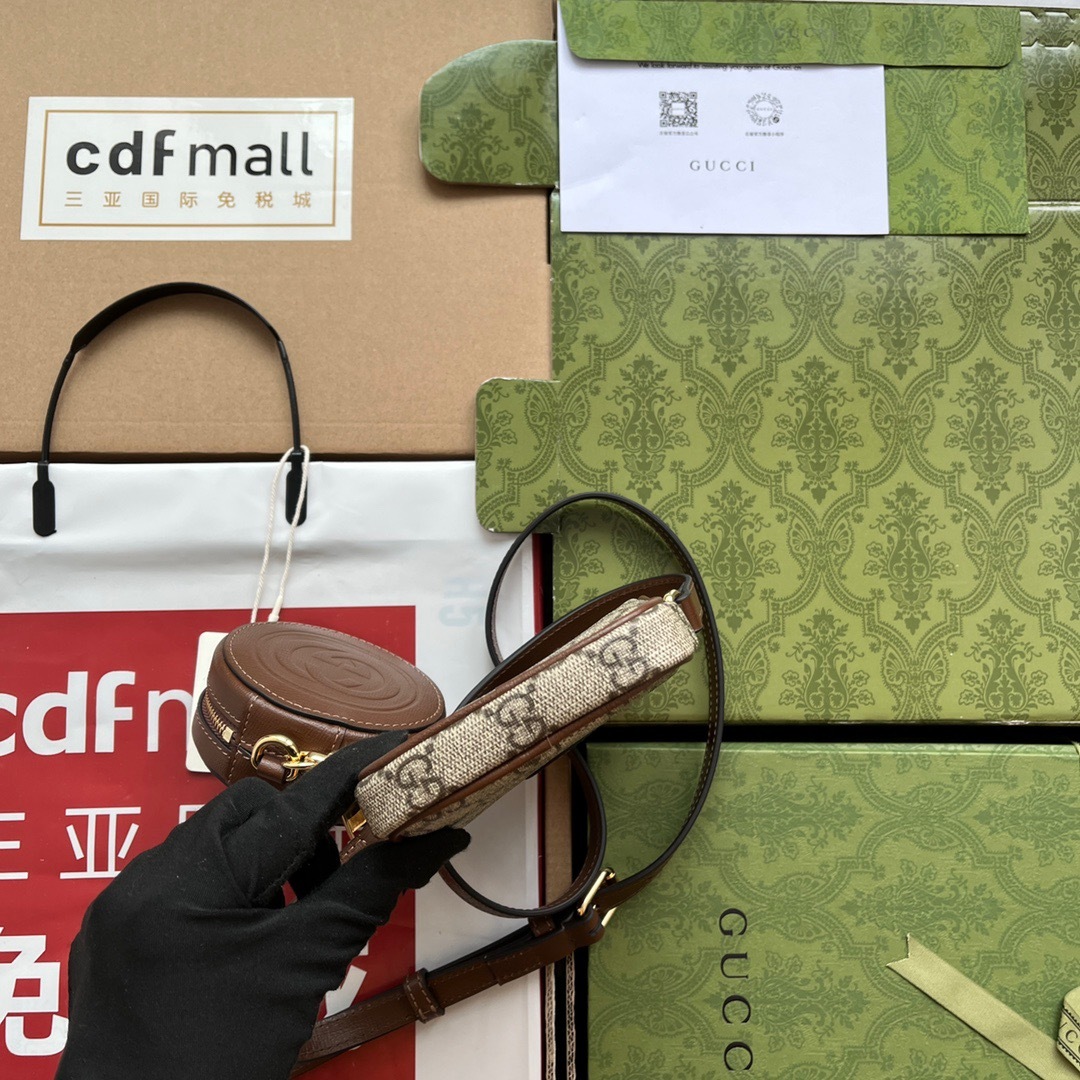 FEB23535-3F46-464F-880E-4B57362BA0FF