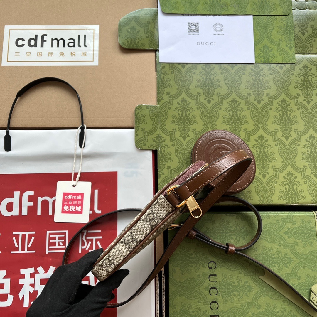 8B8C2D84-6D7D-41AC-8406-4D0B1F415B11