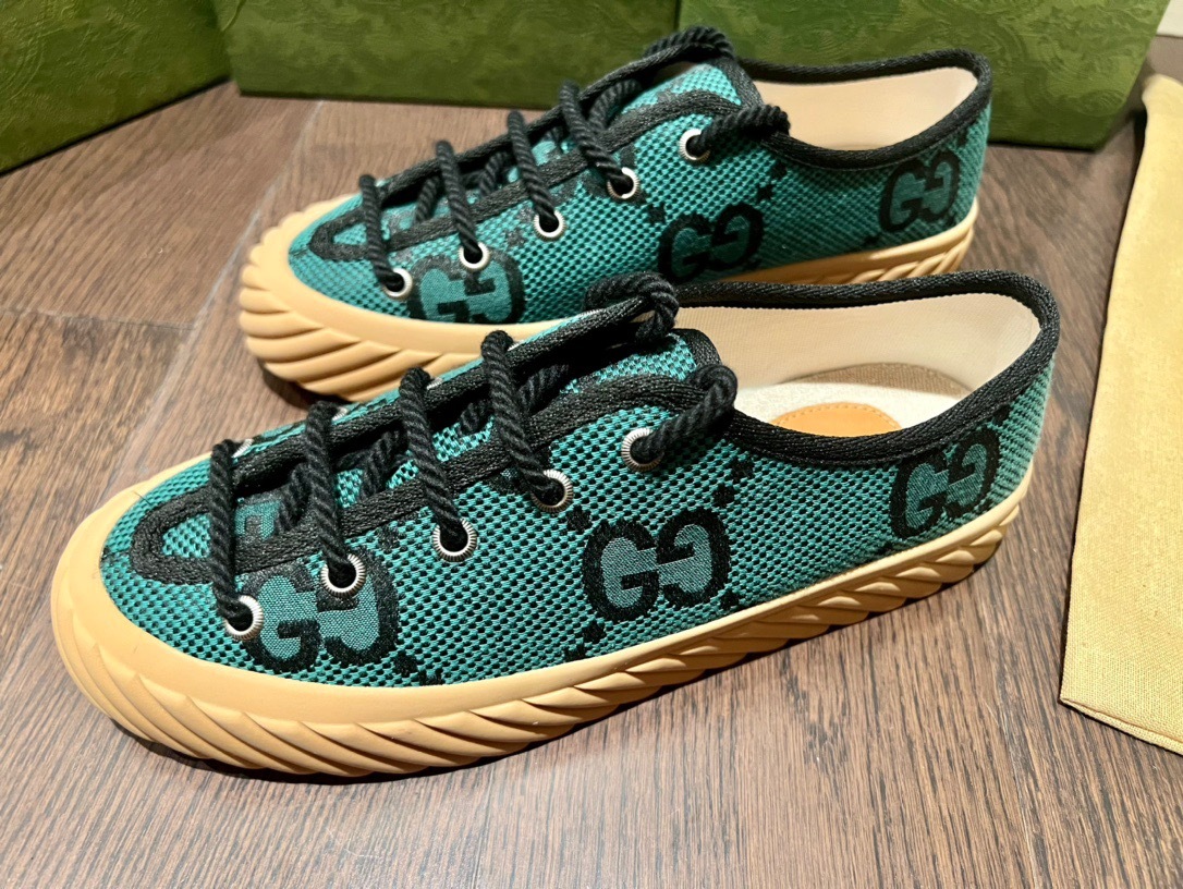 E1ABC5D2-2A70-41AD-B738-2F8F94042665