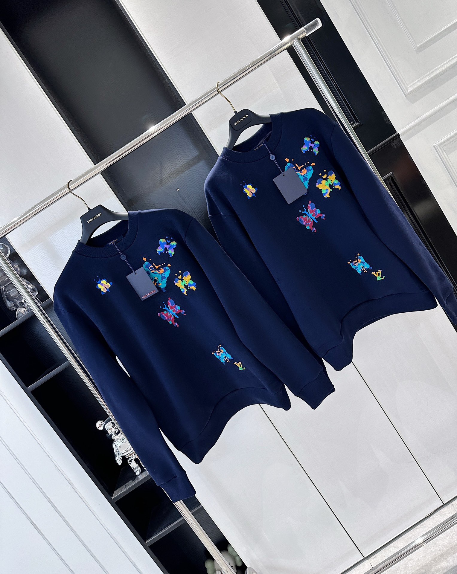 2B4287F9-79B9-4717-B50F-547E3A8DD12C