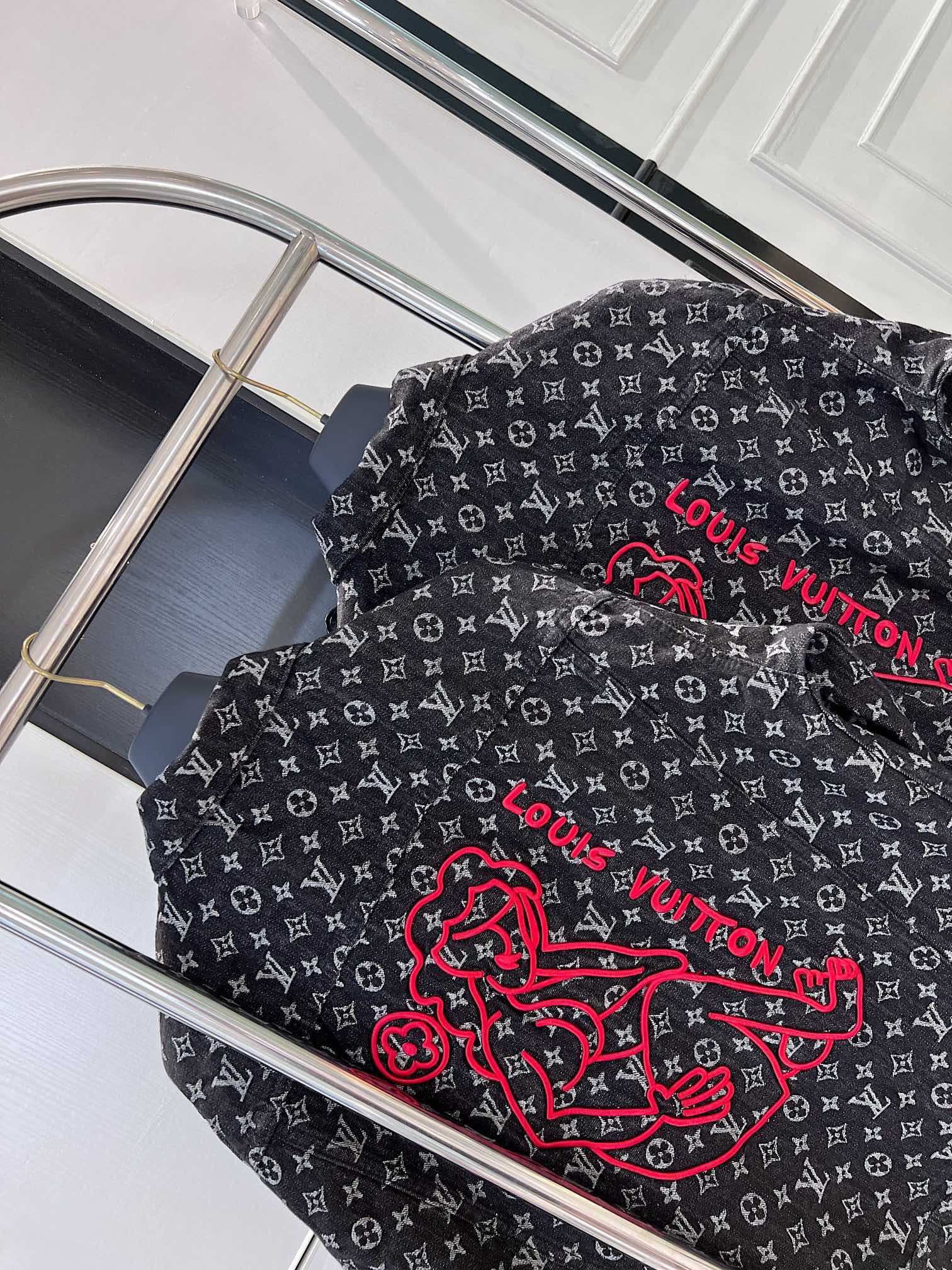 E3FDC5E8-BC36-4F2E-927D-1A8D58F060C1