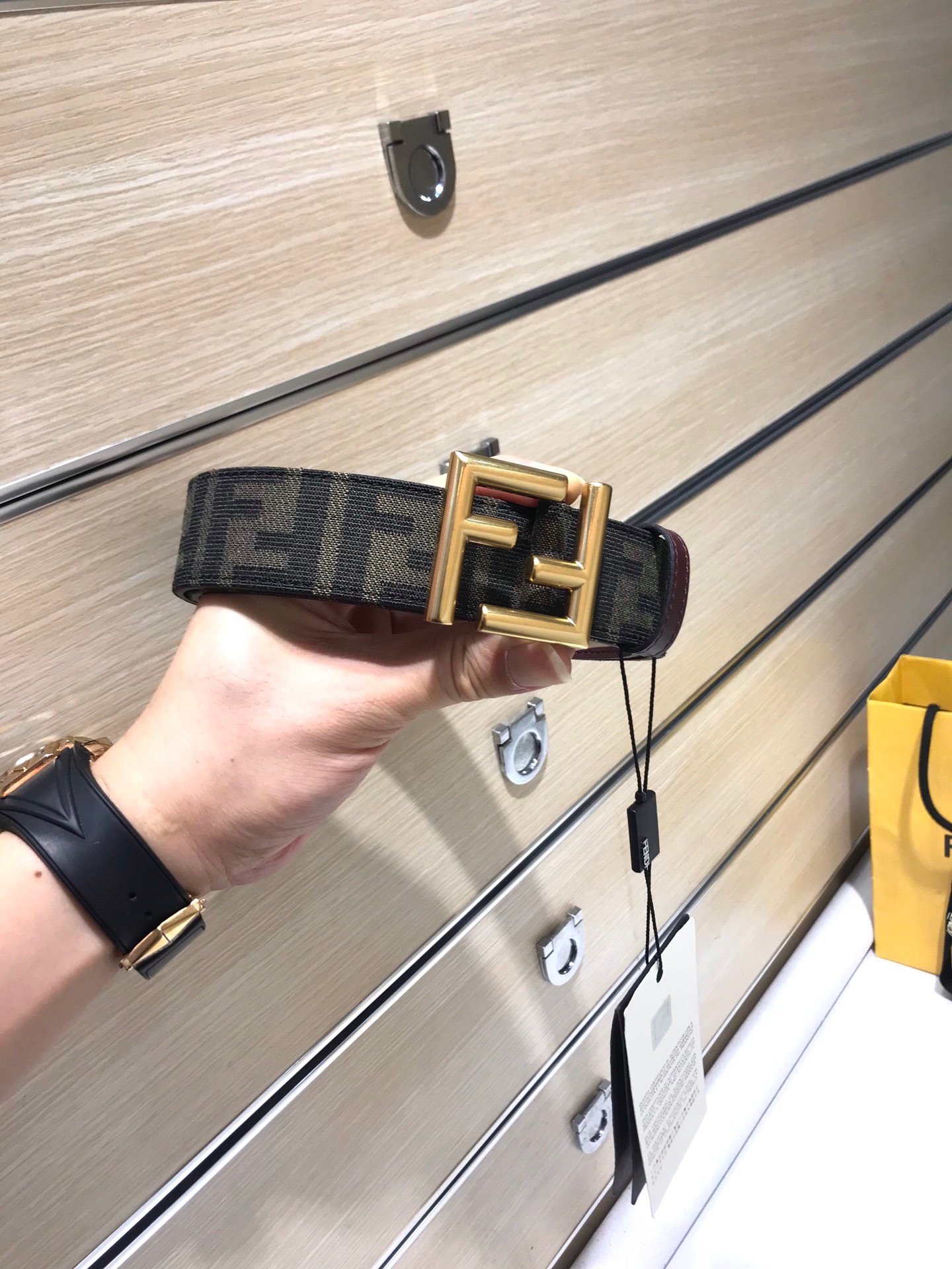 85EFD46D-AFB5-4883-A338-13BFC958E536