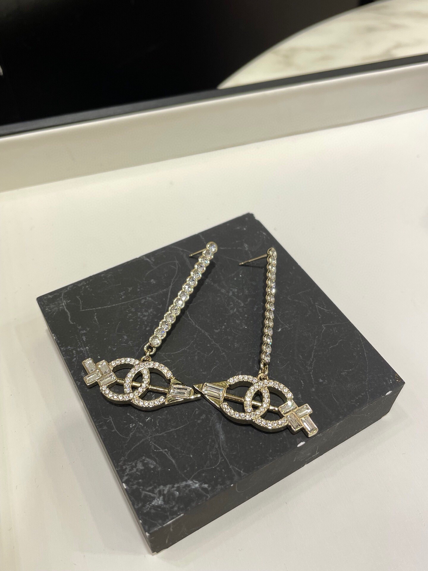 AB996DA2-F8B3-48C4-8D34-78F2E5F35F56