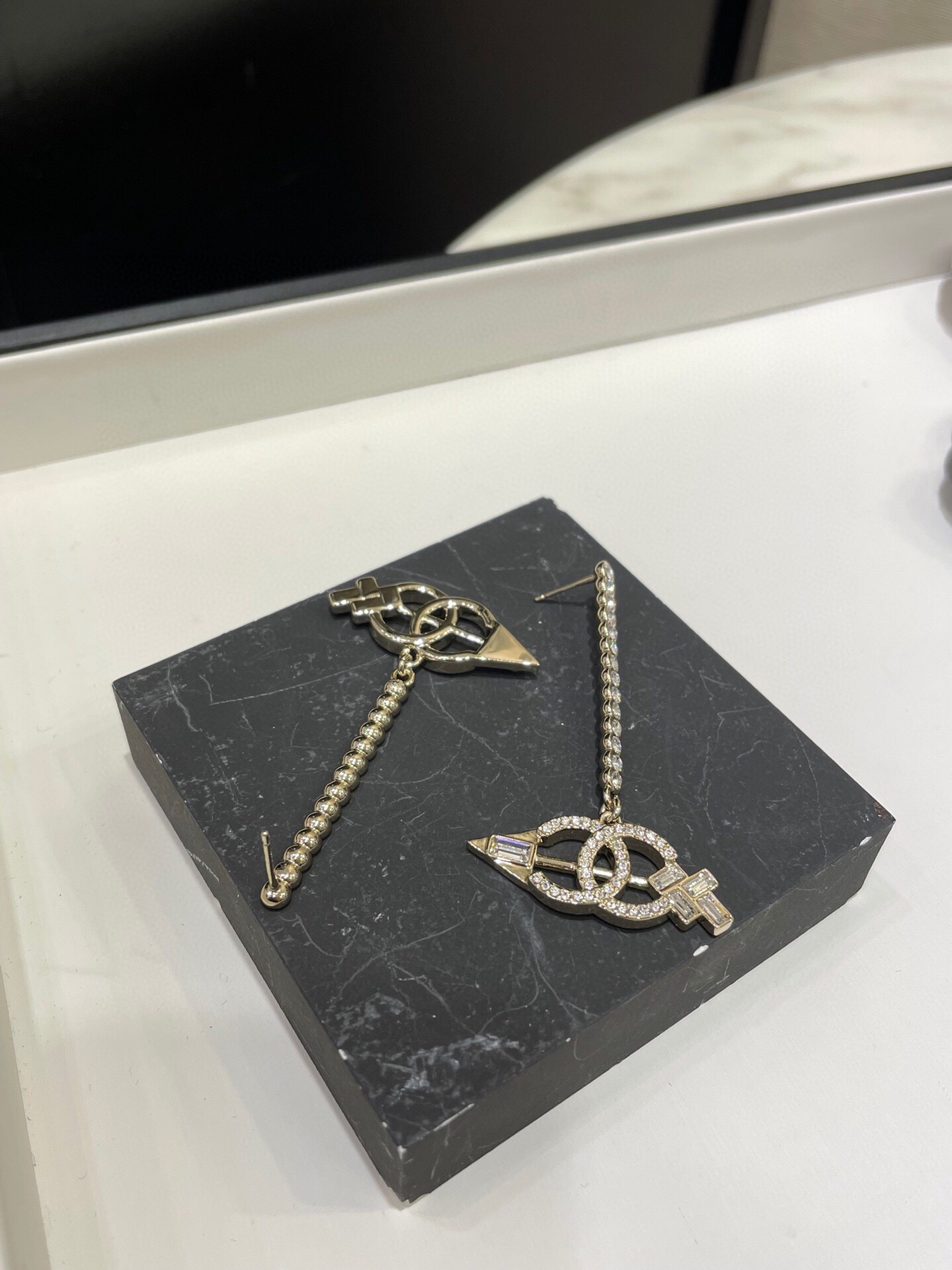 A3EAB26F-FF5C-4FB9-BDD2-76B0323C281A