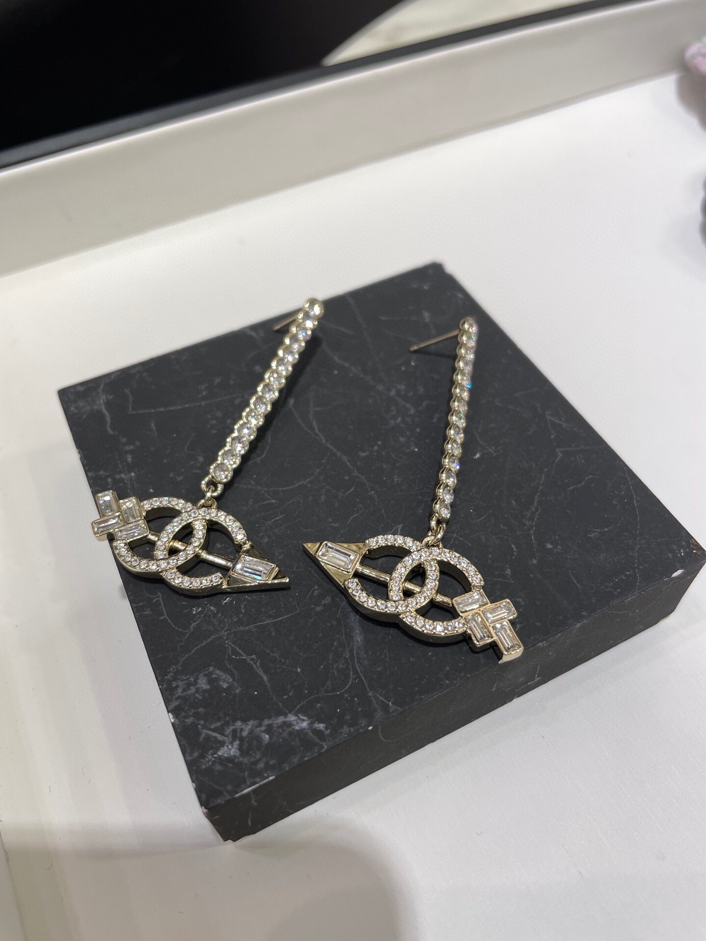 0BE5829E-2BDC-46B4-BEBD-DBF0C66543F8