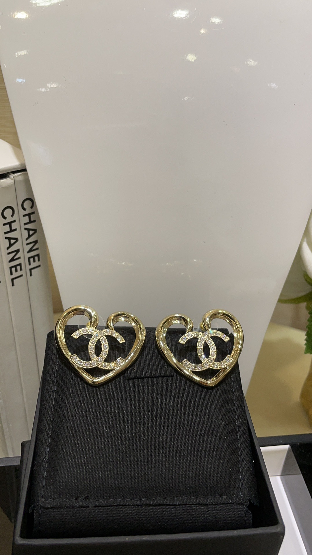 7BF653FC-AAD0-4325-9C3D-B2A40B66F017