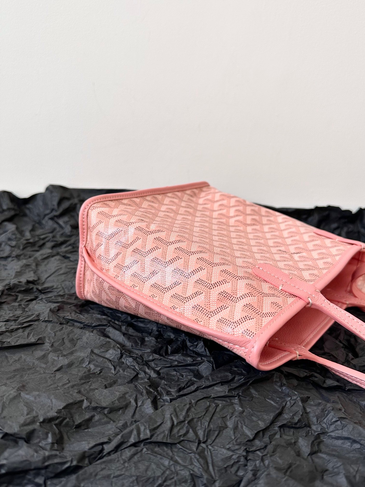 57118151-EA89-4013-8E6D-DEED5524AC8B