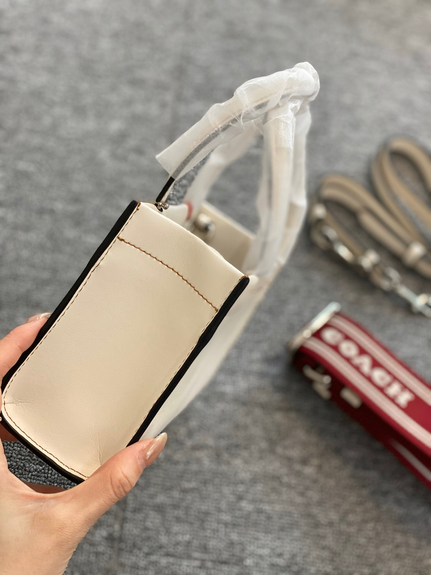 69748BB3-D18E-45C7-9F86-75A341E09560