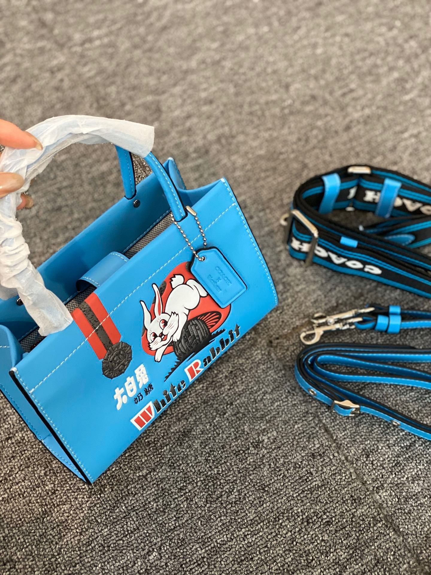 42D40AEE-4E2D-4BE3-AC92-EF8704CD5D18