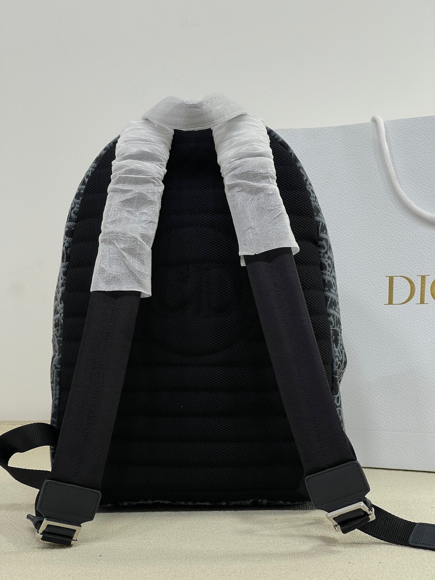 66304E53-B9B1-469A-8FA9-E782EC94EAC0