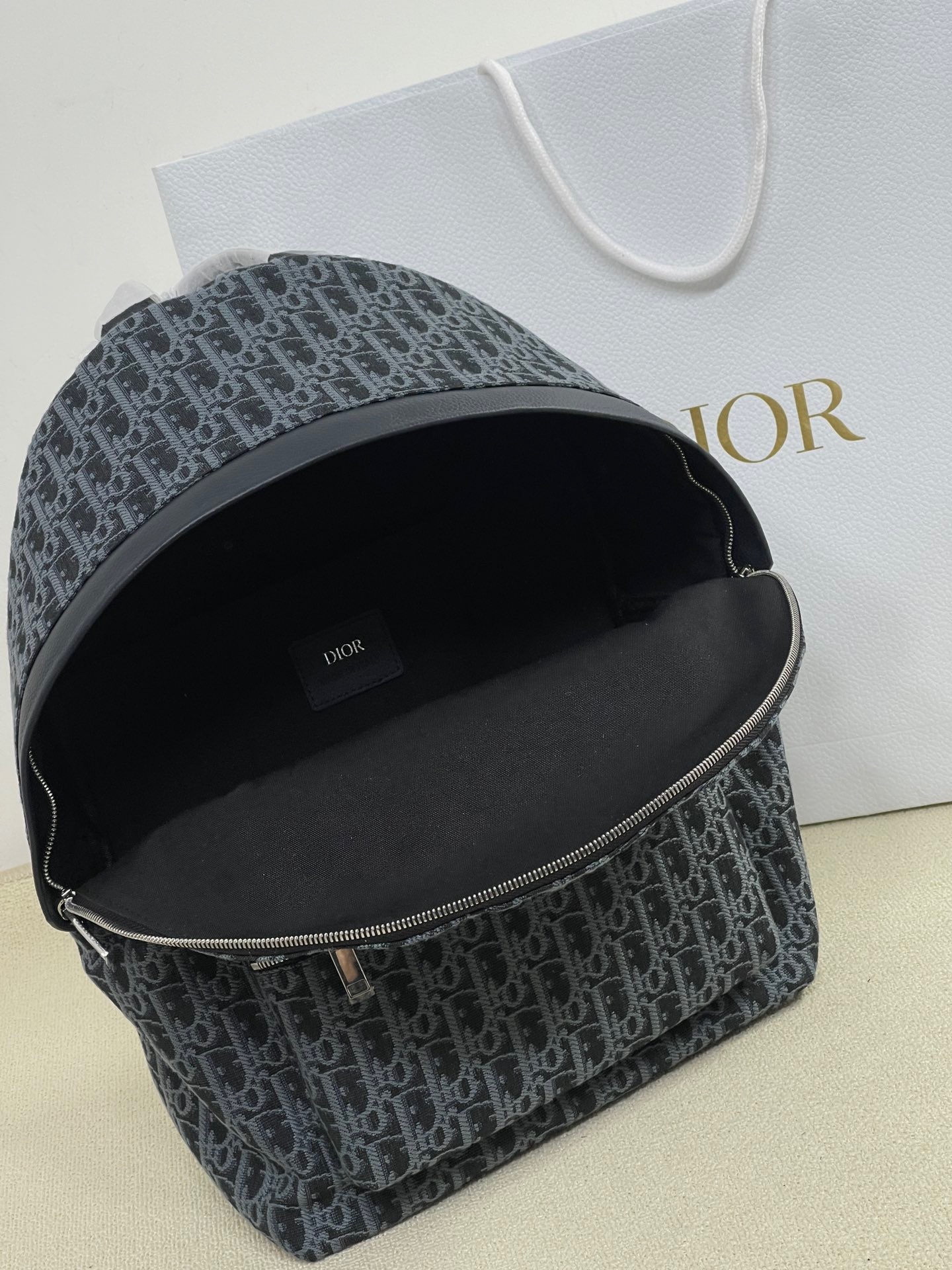 2BF92F99-A9A9-4AED-B2BD-FAFB4EA2859A