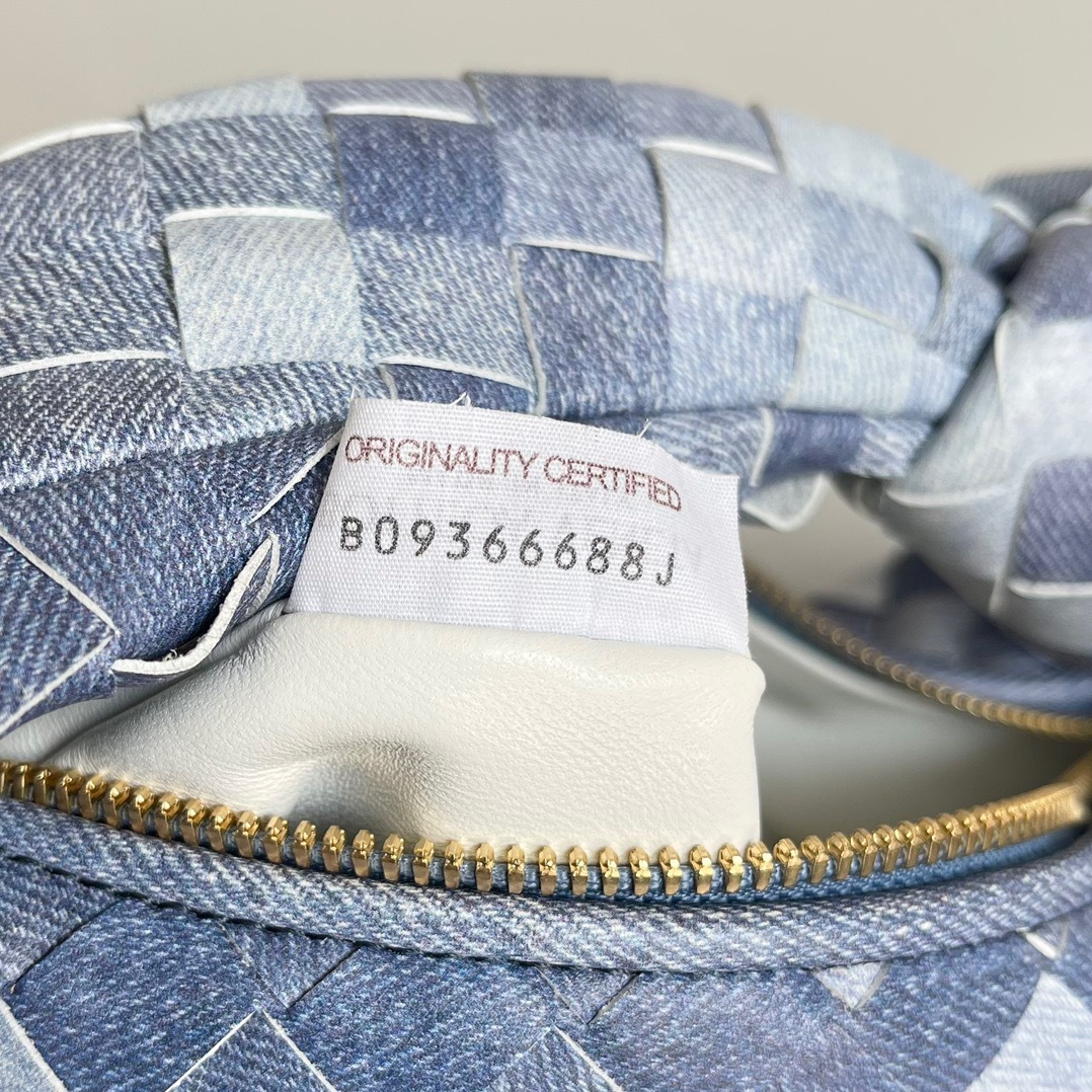 F308C576-2C6B-48B3-9029-6E42CDD6130A