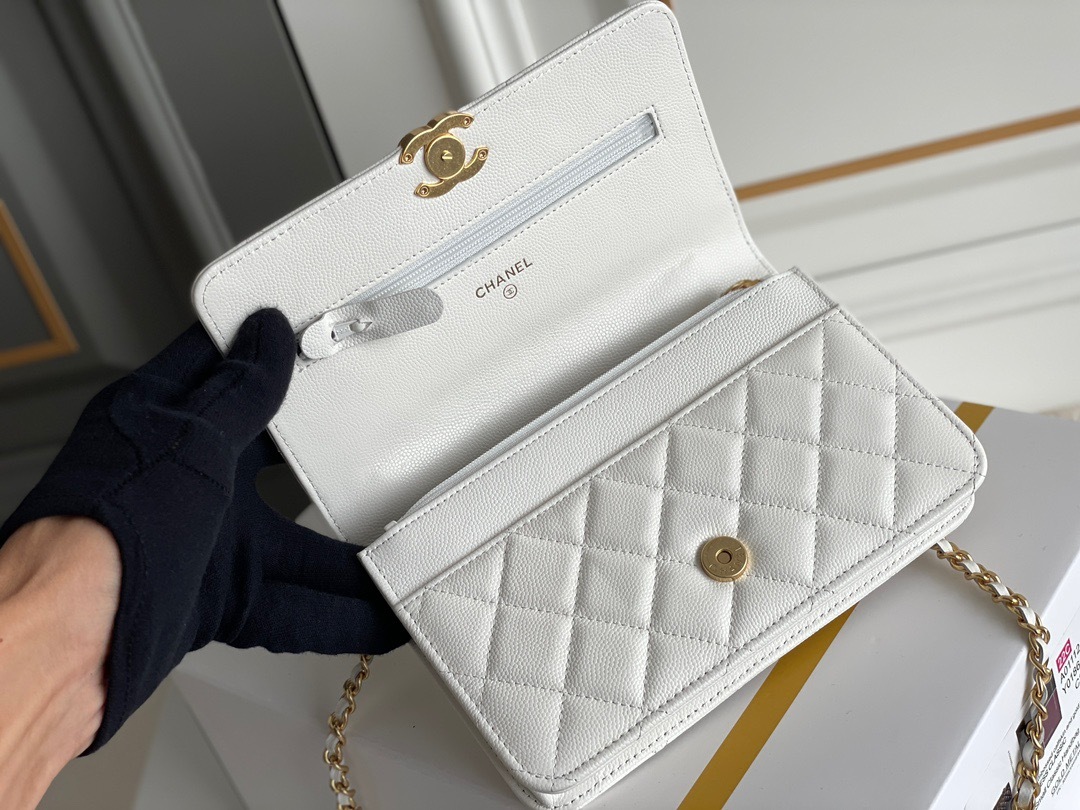 2E51E35A-A606-441F-B086-76B746789A9D