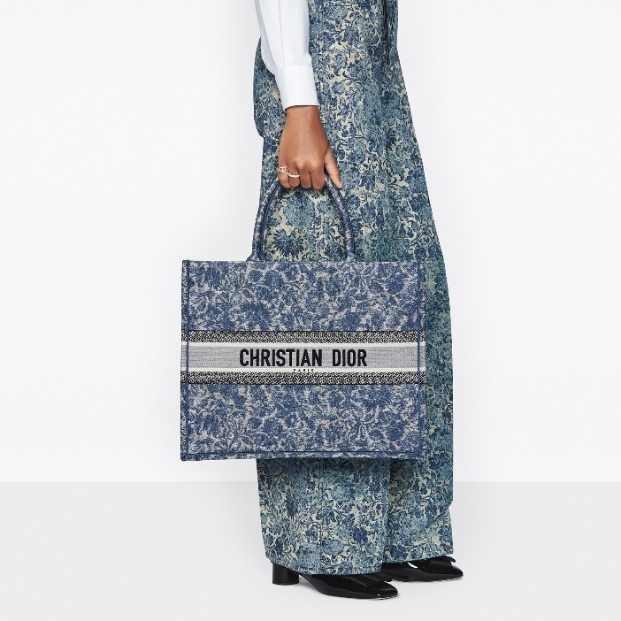 890F3D56-3394-4C69-B85C-AB42EC2E35B1