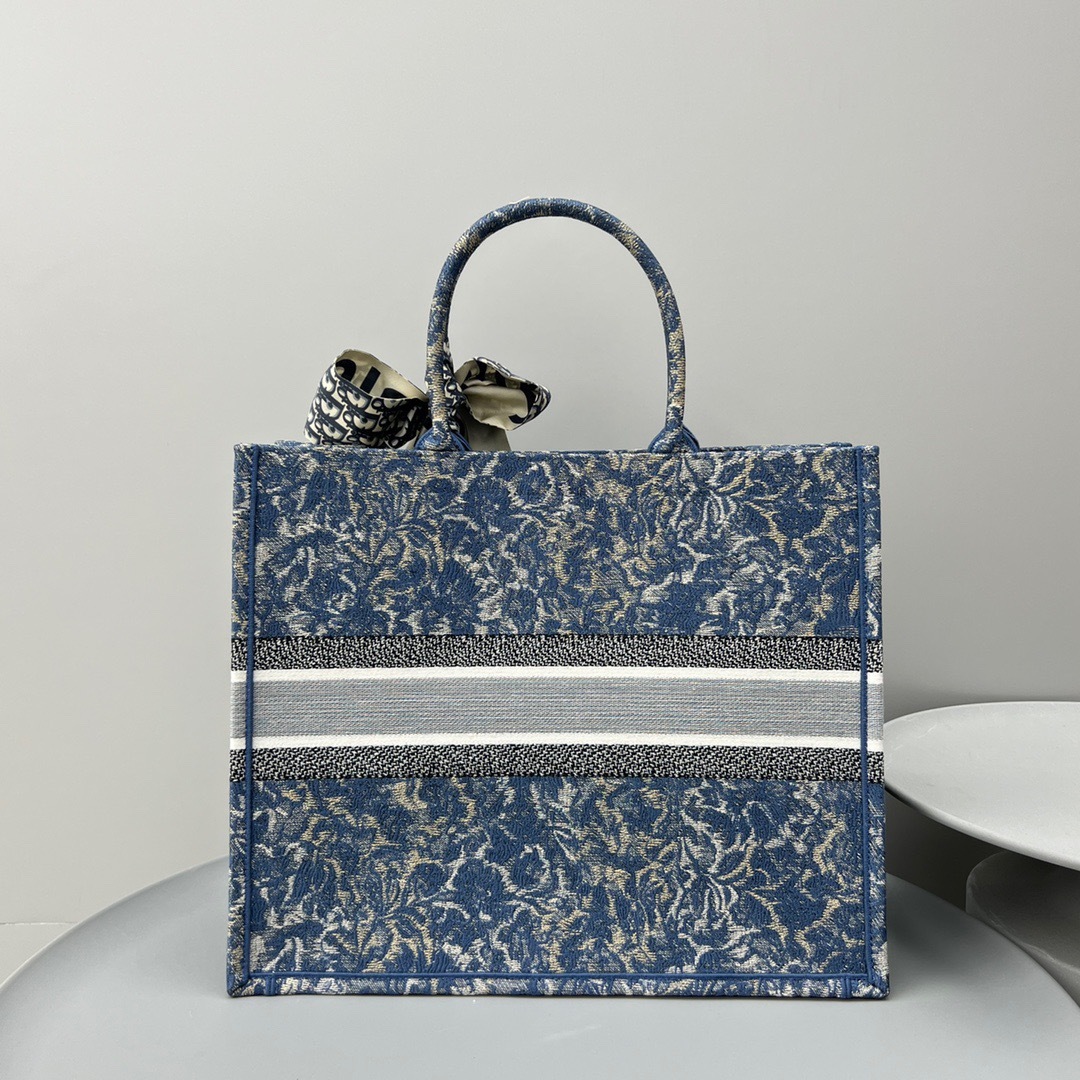 FDB7ABF4-6C89-4C07-B038-C9586F0257CD