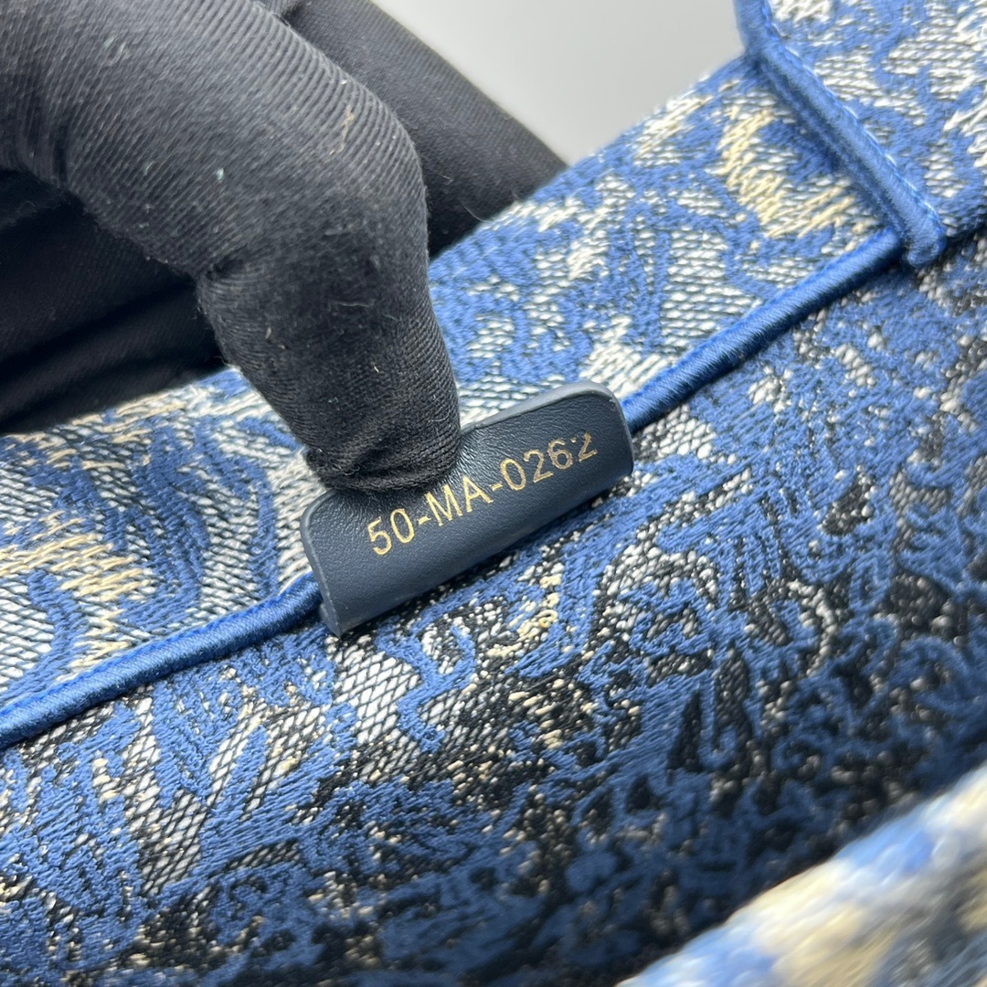 D31522D3-68C4-4DA4-BDA7-5AAE7EEE9013