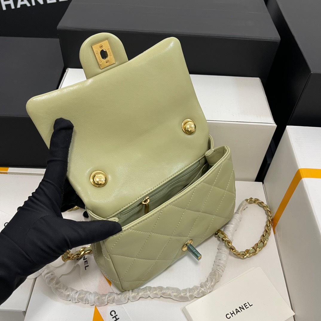 3C9187EB-E1A6-40E1-8916-6C428B21BBF3