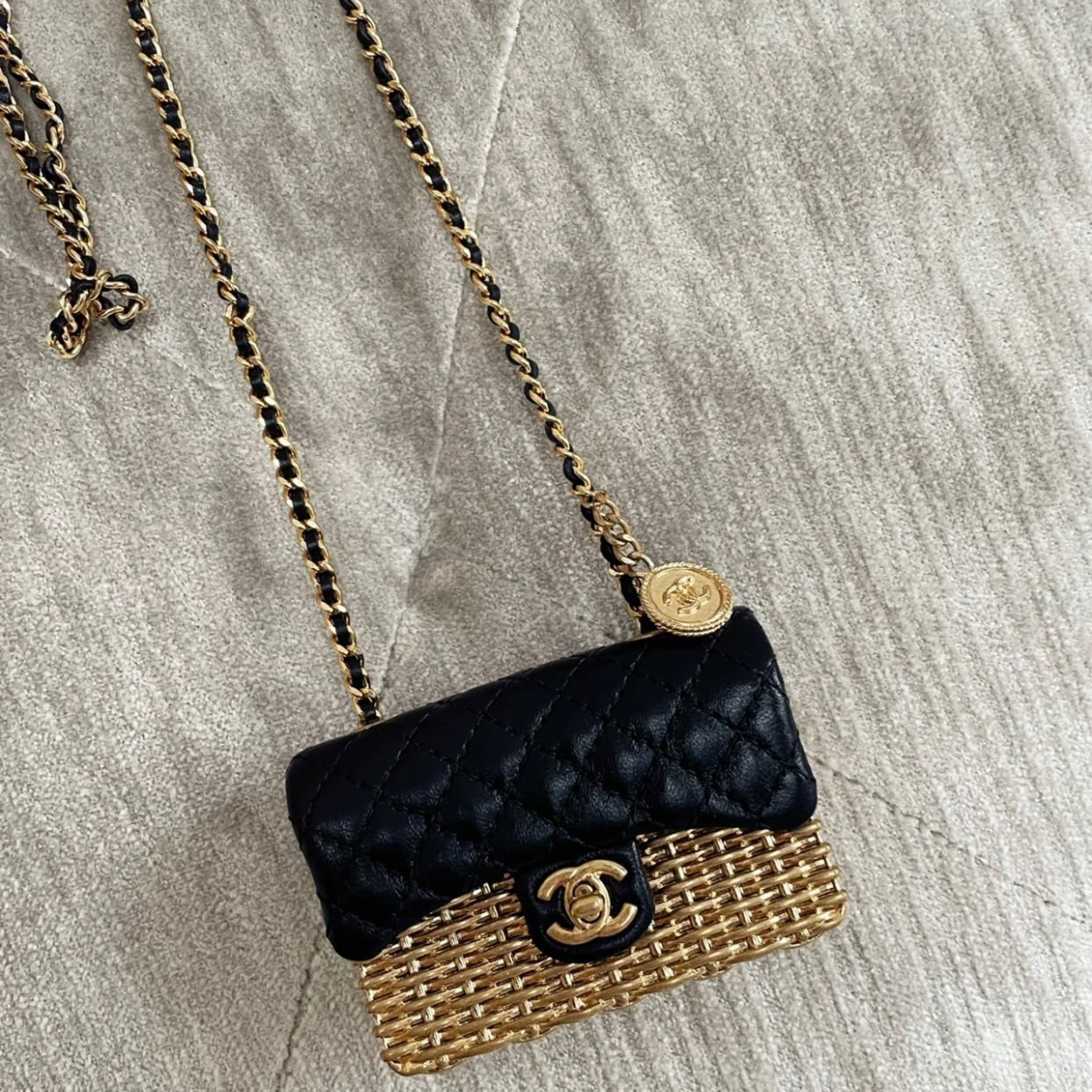 E067AD5C-0B20-41A8-842D-A24A82126371