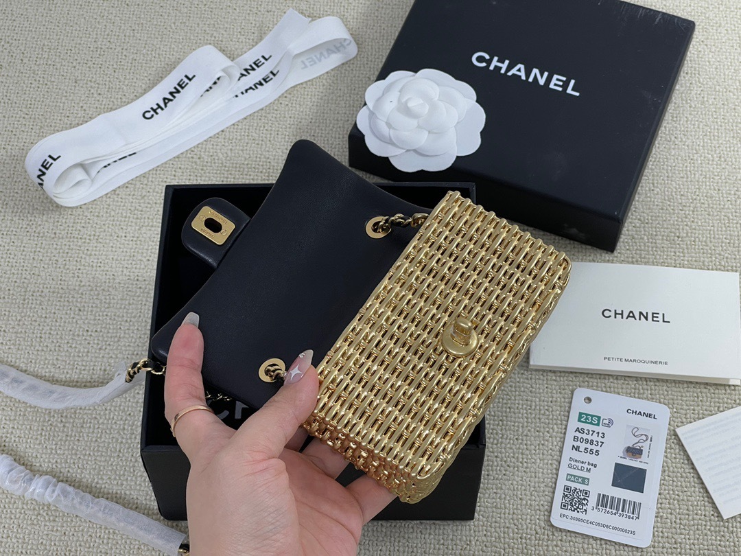 CAE732BE-6D91-4AB7-9D93-8552D8B8403A