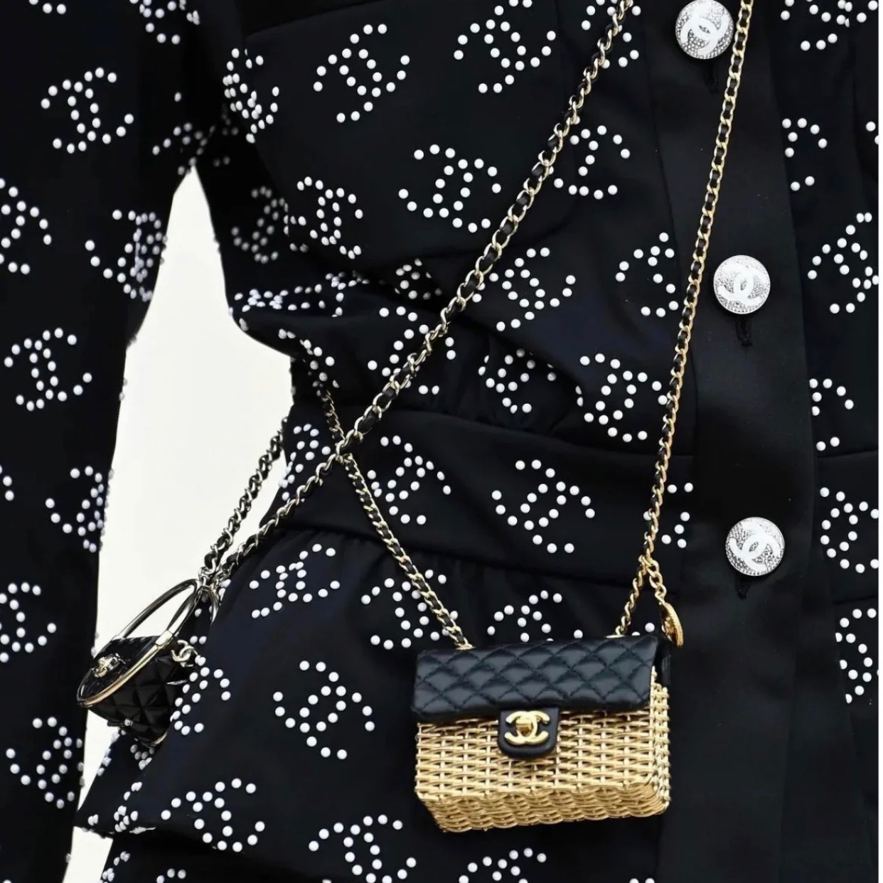 FADCBE56-E683-455D-9B2E-AEF2D39D7C89