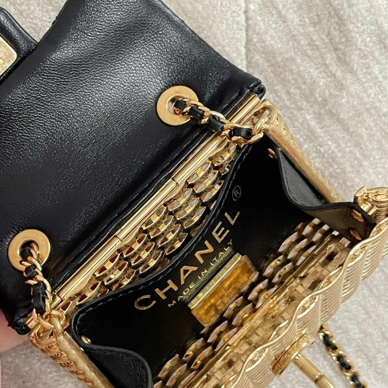 94A4AD62-F801-4865-B730-FC82426895BB