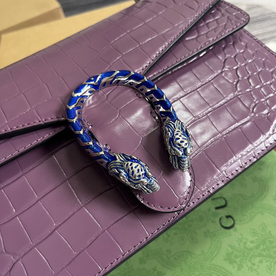 52F5E120-C36F-456D-8500-0B8F98E929ED