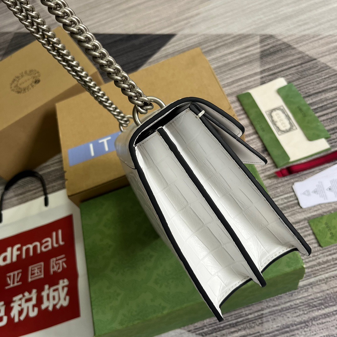 F0C4859C-CF49-4B6C-8F7F-4542F9037FBF