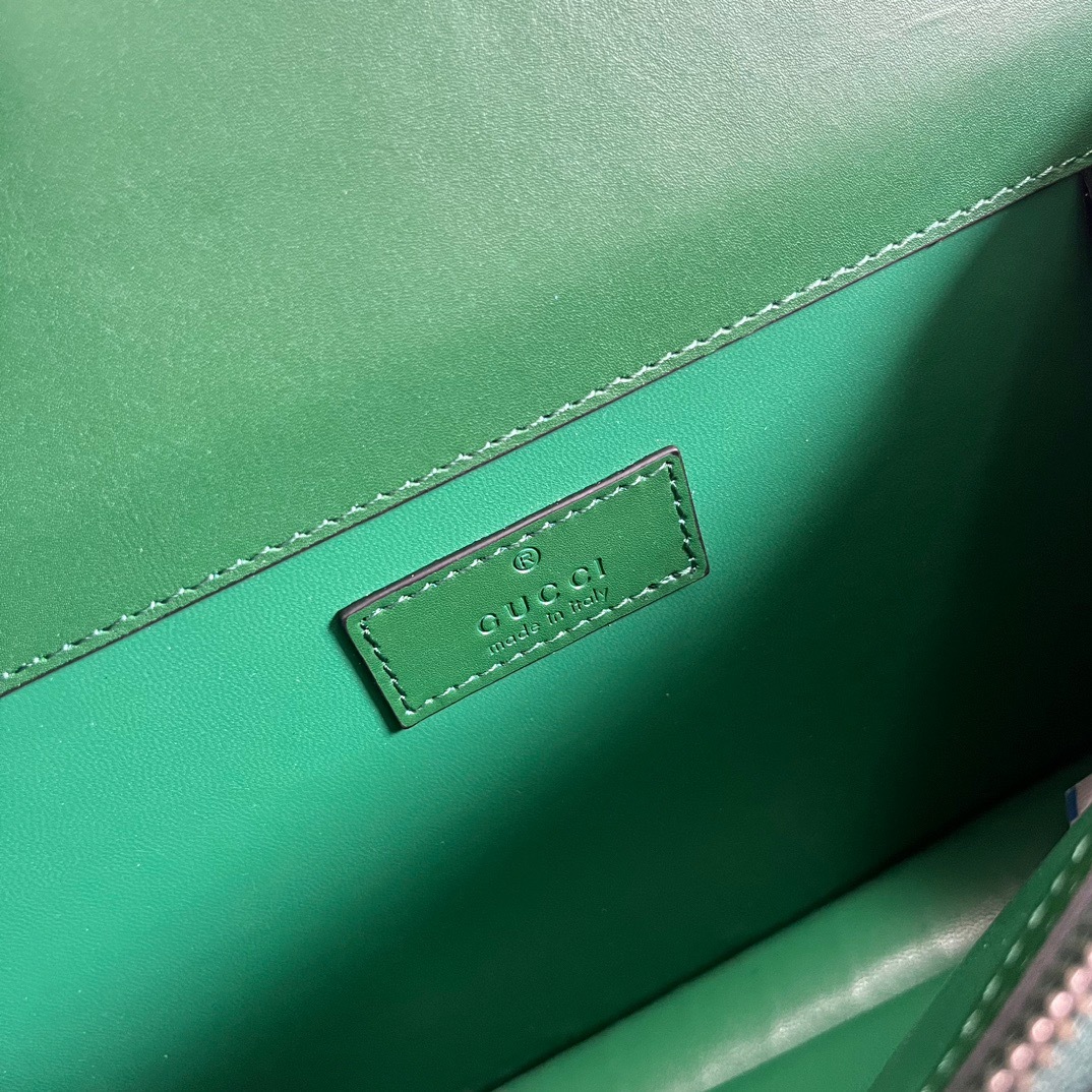 D7EA37AF-E1AF-4EDD-A894-DEBF8FCA9D11