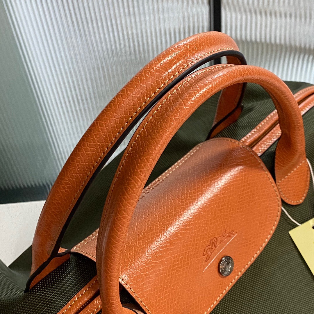 5D52A612-27E1-41AD-85A6-D0034D179419