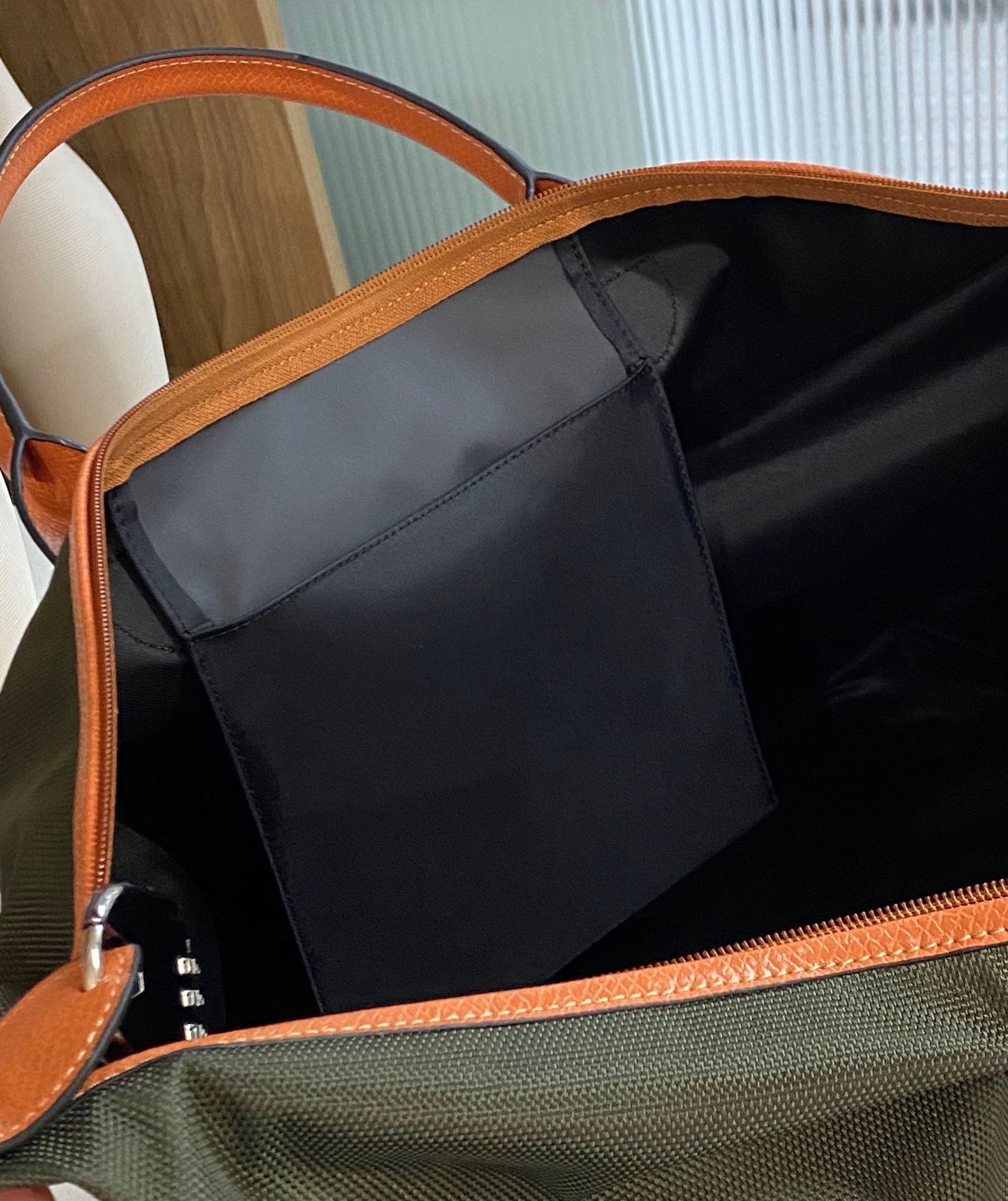 E3A2D31D-B318-42D7-B13E-409B5E1FF9B5