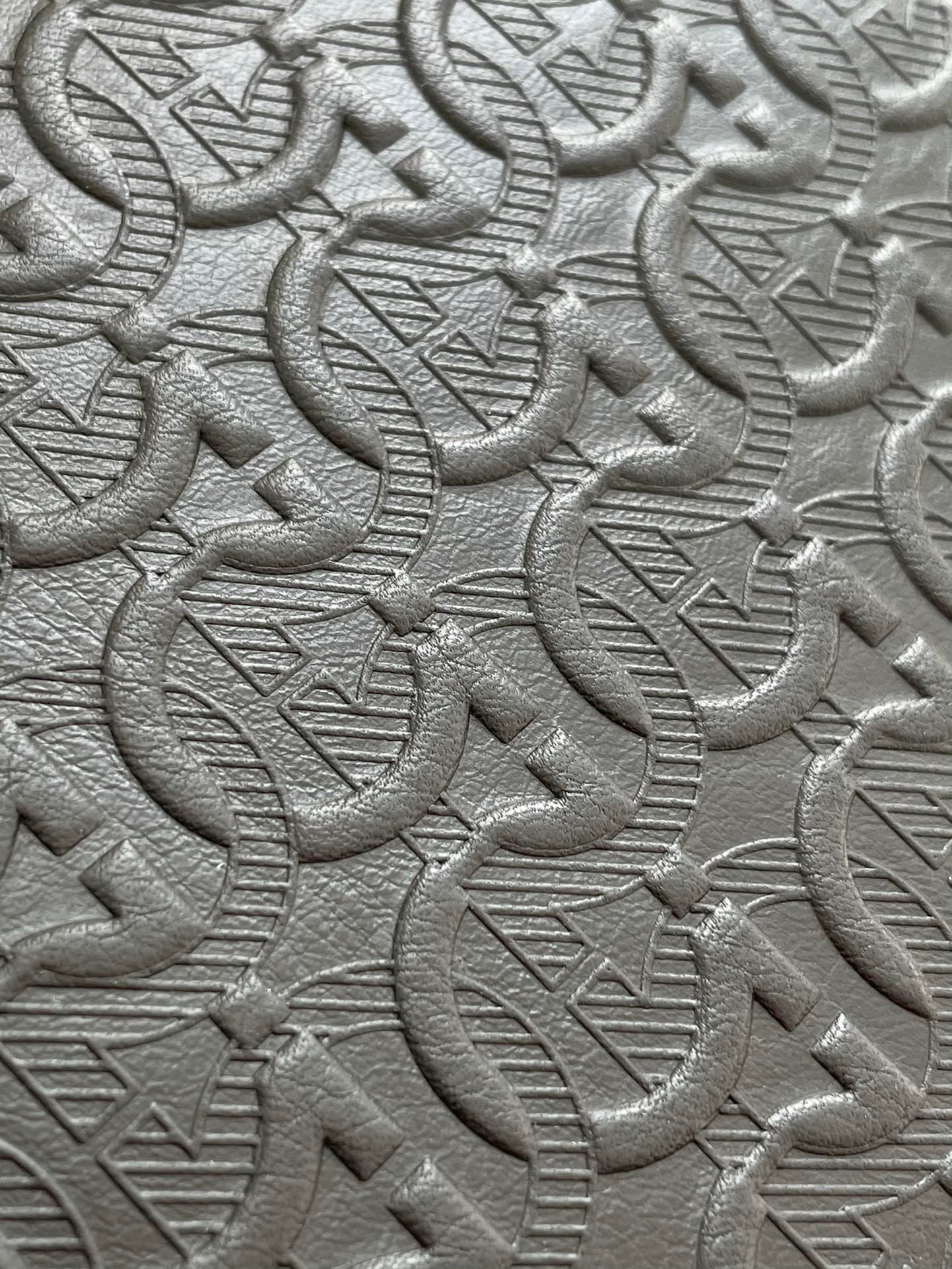 E8DFE8F5-D5B1-4BA7-8CC1-DCA6E6C79EC7