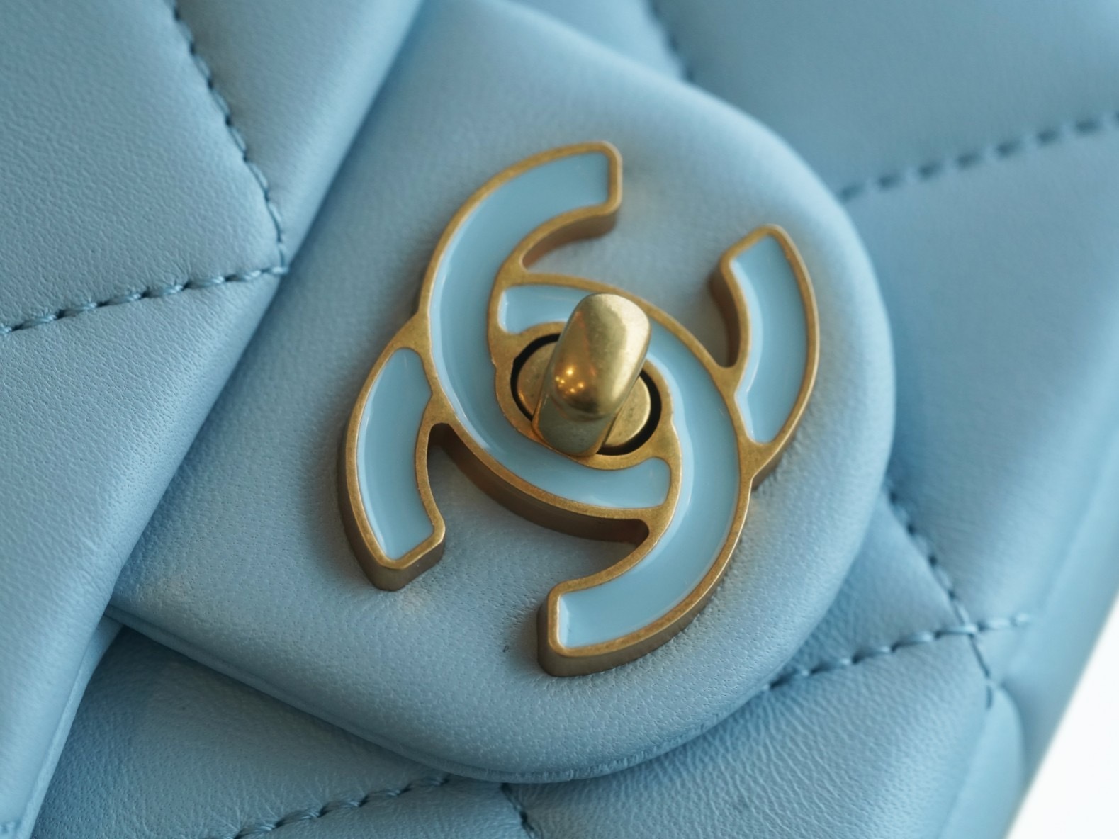 10AD7118-87BA-4649-BE99-89FECDE0CC27