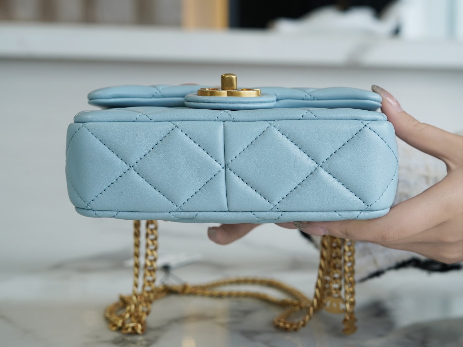 8EB4A8FA-B2D3-4D90-A8D9-F3137C23805C