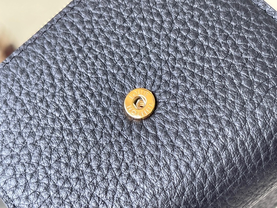 A48F0F7C-0B71-4EE8-8CA1-E05ADB909FDE