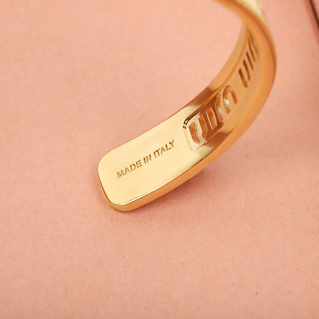 1A0AD758-EC86-4E84-A2F0-C9AC8AB7595B