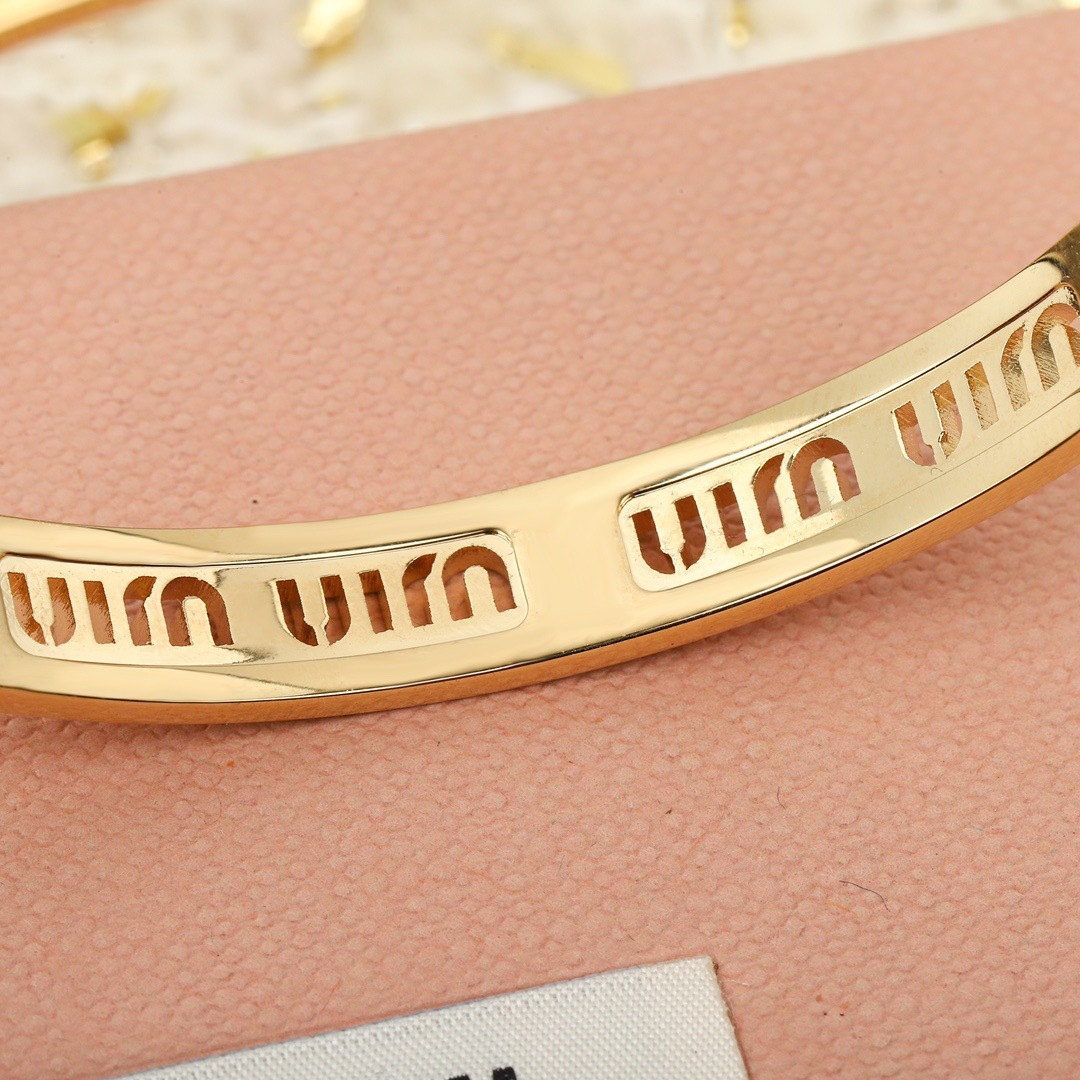 D91285DE-7FBE-4F42-AFCE-DA08DB66E776