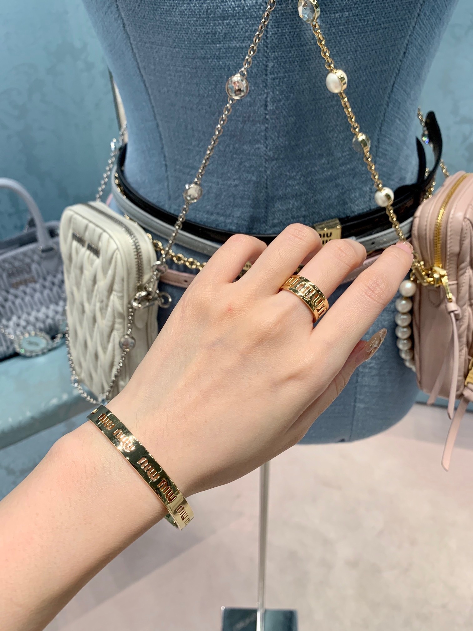 5498A91A-43B0-4343-8643-FDA75F495EF2