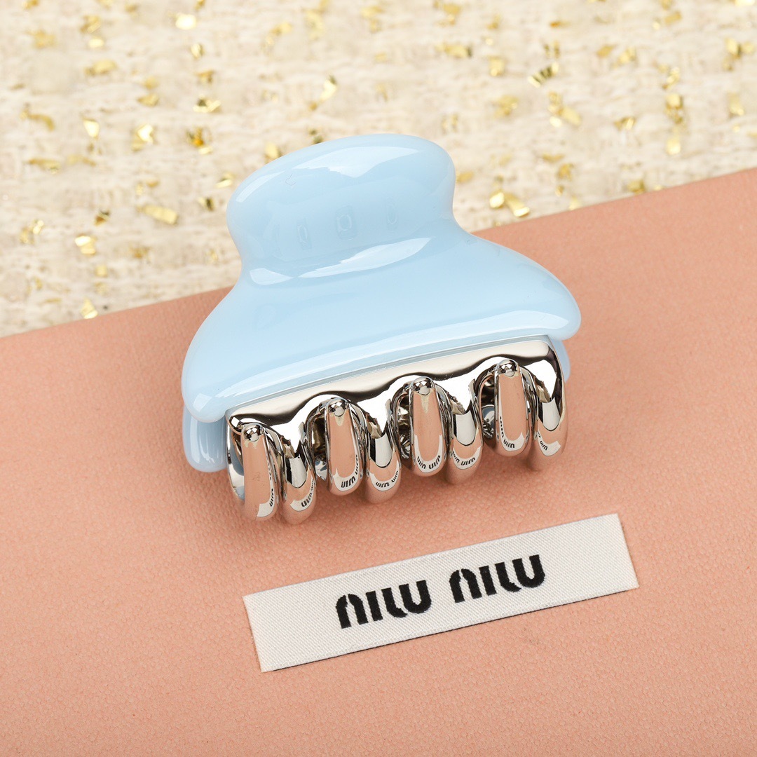 B97B5F84-7721-40B8-8964-A6C59D60CBC8