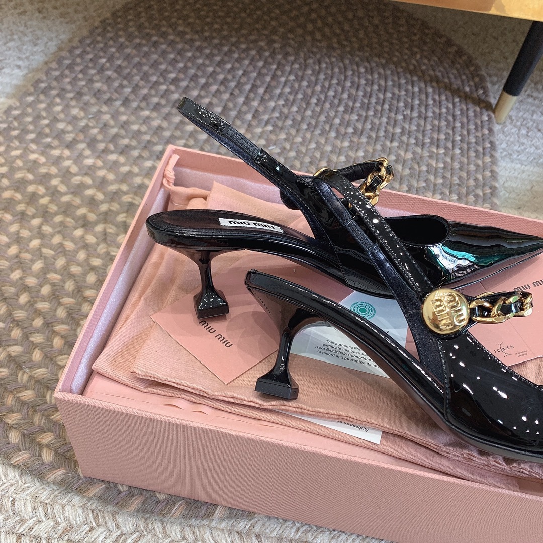 733EDDA8-ED3E-4C5E-AD1E-7593622E6317