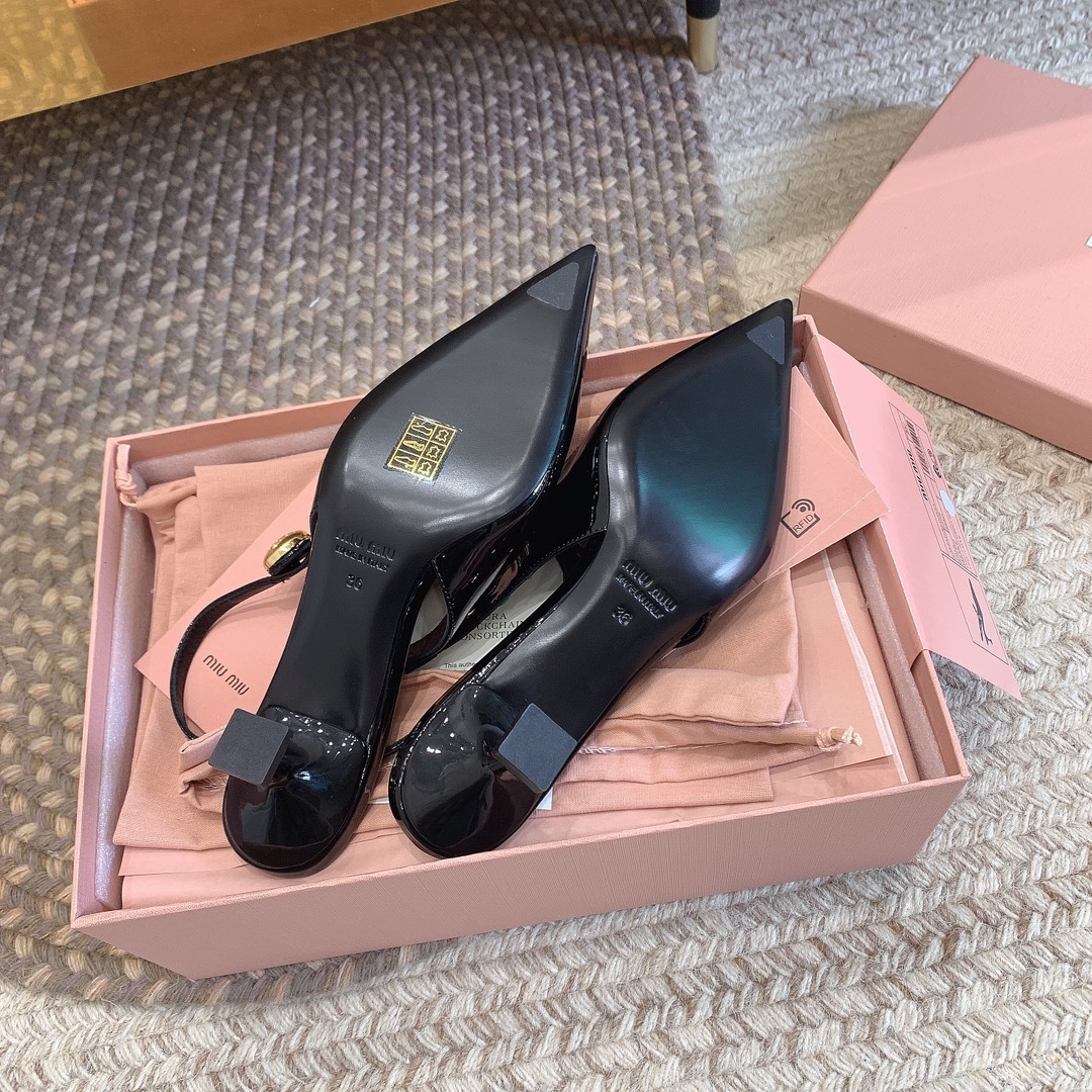 CBF1D873-E51E-4E70-B7D9-FB1898407D84